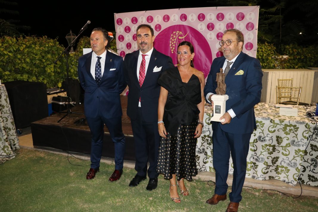 Entrega de reconocimientos durante la gala de las Peñas de Ronda