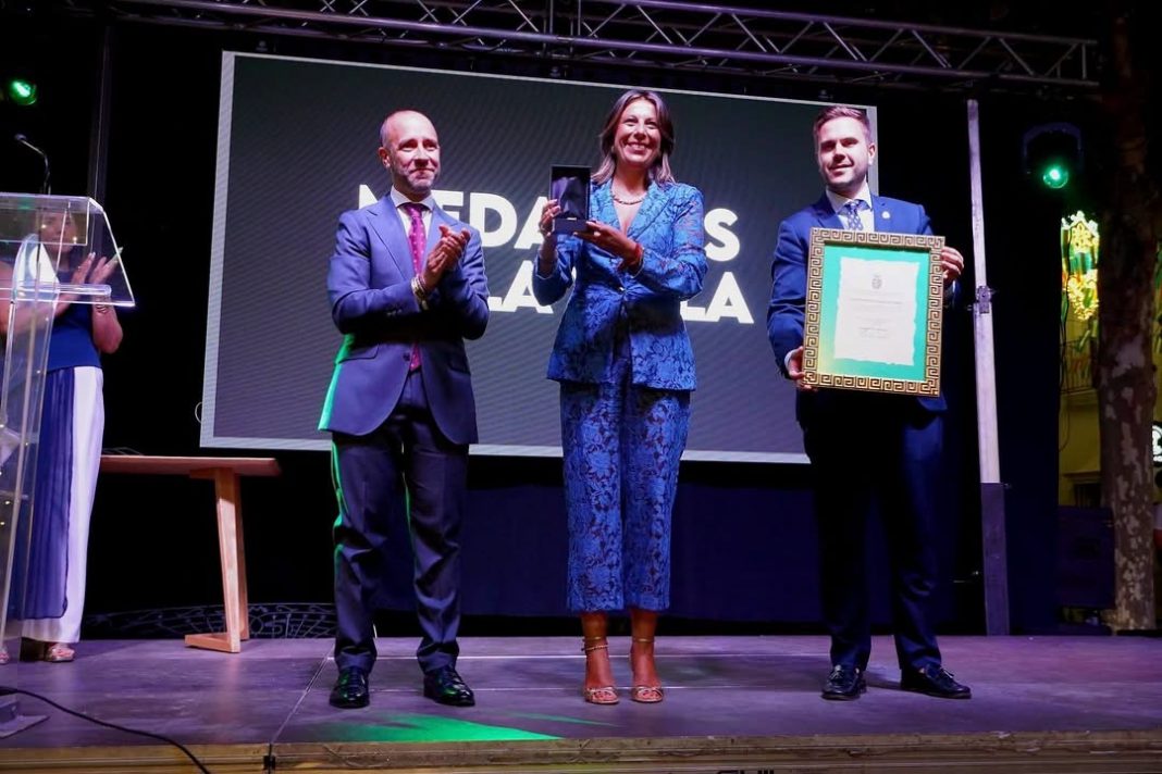 Entrega de la Medalla de la Villa de Grazalema al Ayuntamiento de Ronda