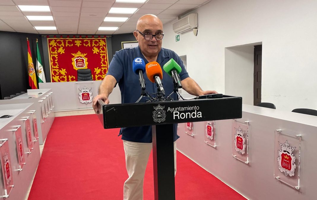 JESUS VAZQUEZ Calle del conjunto histórico de Ronda con edificios tradicionales