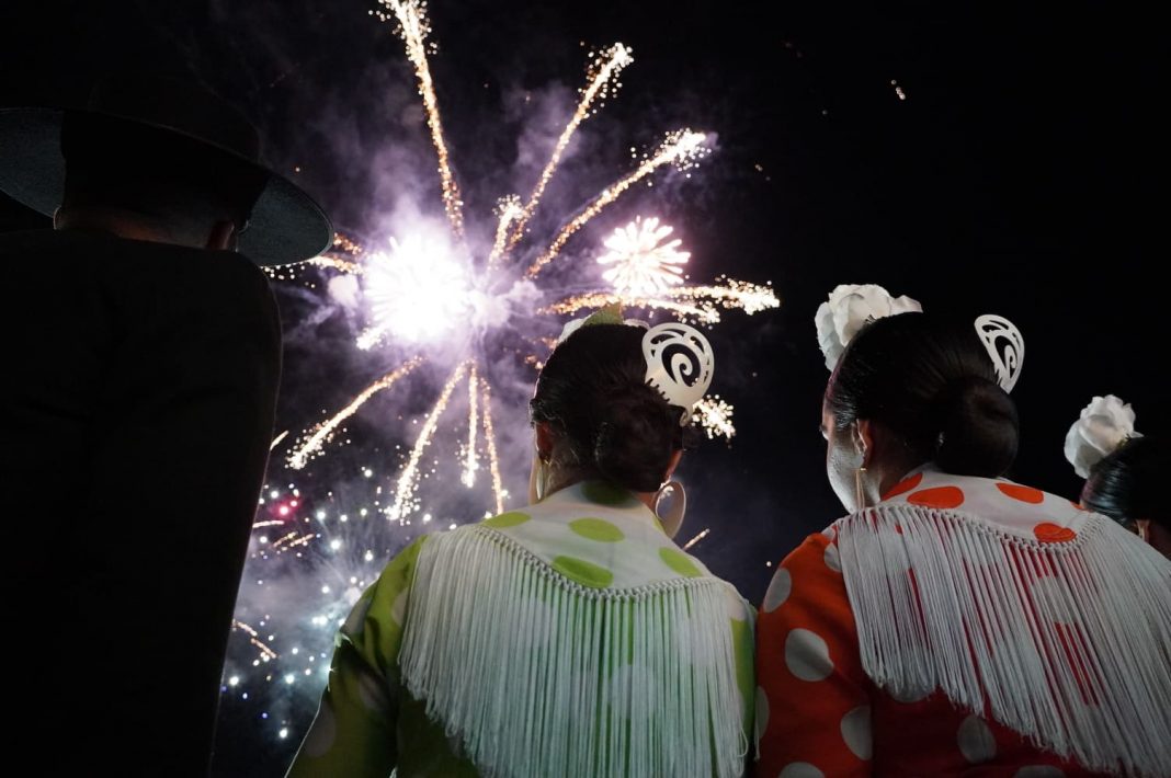 Portada iluminada de la Feria de Pedro Romero en el recinto ferial de Ronda