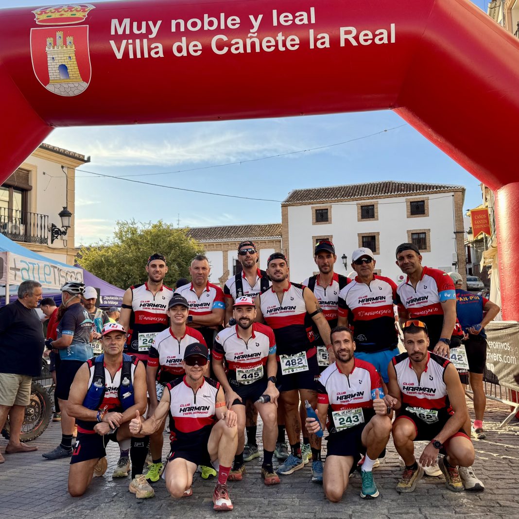 Corredores del Club Harman Trail Running durante una competición de montaña