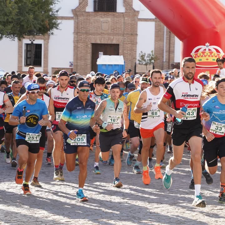 Corredores durante la Cñt Cross Trail por los senderos de Cañete la Real