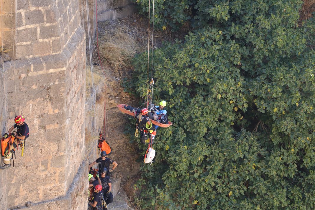 Simulacro de rescate en la cornisa del Tajo de Ronda