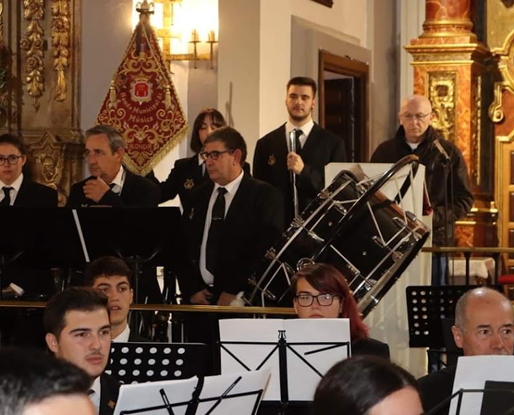 Alumnado de la Academia de la Banda Municipal de Ronda durante una clase de música