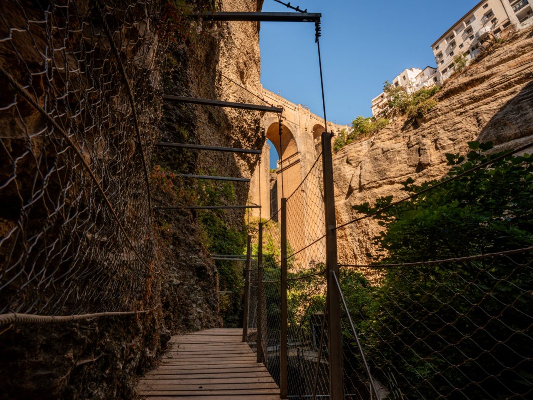 foto camino Pasarela de la segunda fase del Camino del Desfiladero sobre la garganta del Tajo