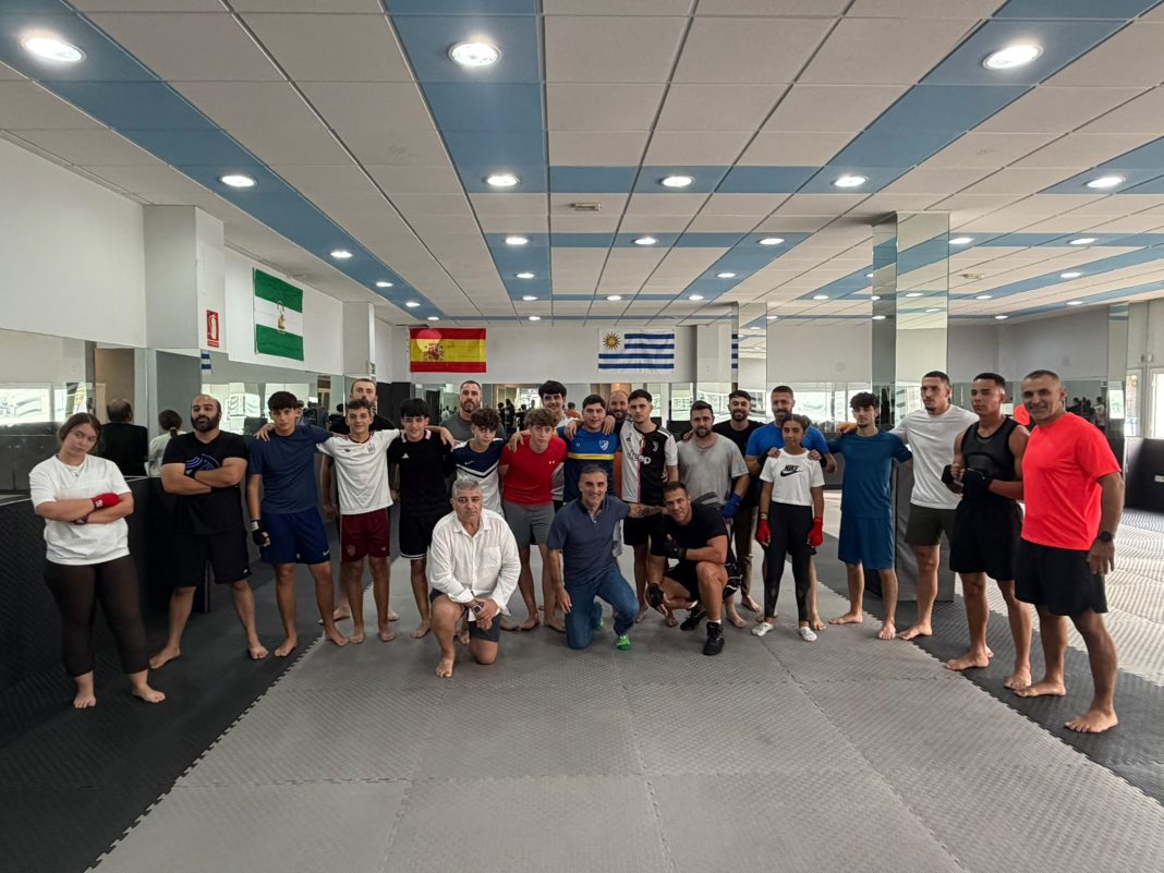 Entrenamiento del Club Jiu Jitsu Ronda en el polideportivo de El Burgo