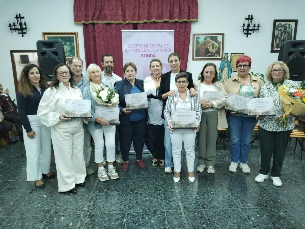 Homenaje a siete mujeres rurales en el Centro Cívico de La Cimada