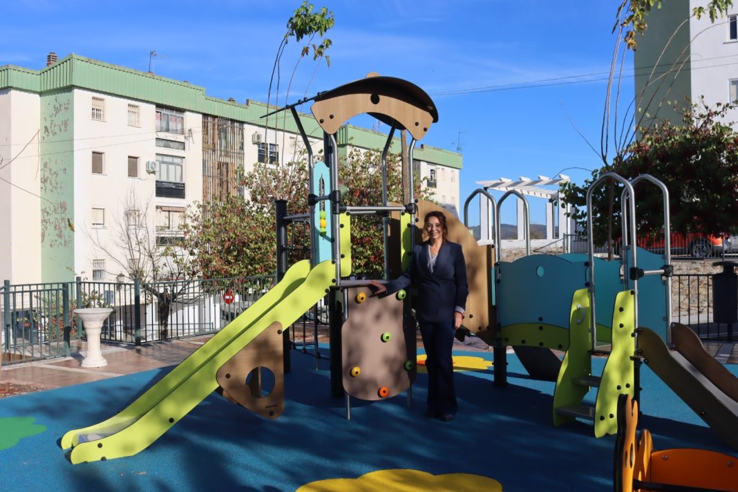 21102026 - Concha Muñoz, en el parque Parque infantil renovado de la barriada de El Fuerte en Ronda