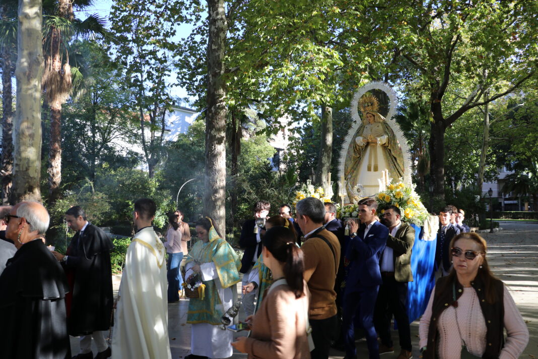 Nuestra Señora de la Aurora durante su traslado hacia la Colegiata de Santa María la Mayor