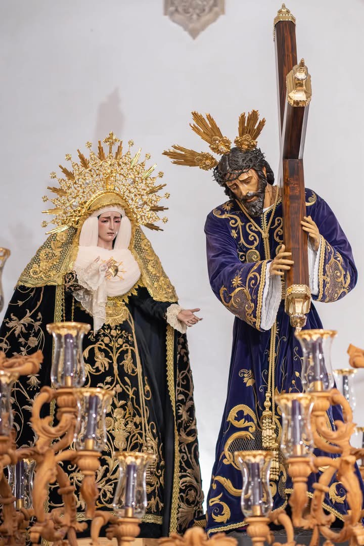 Señor y Virgen preparados para la salida extraordinaria de la Hermandad